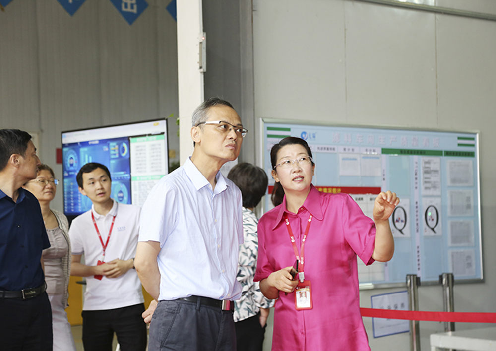 Luo Hong, Phó Giám đốc Sở Môi trường Sinh thái tỉnh An Huy, và nhóm của ông đã đến thăm Công nghệ Yuanchen để nghiên cứu và hướng dẫn